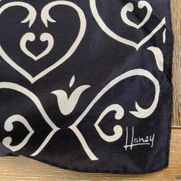 Honey Scarf, 100% Silk, 30x30 Vtg Purple Floral Print, Made in Japan. Signed - Picture 6 of 9